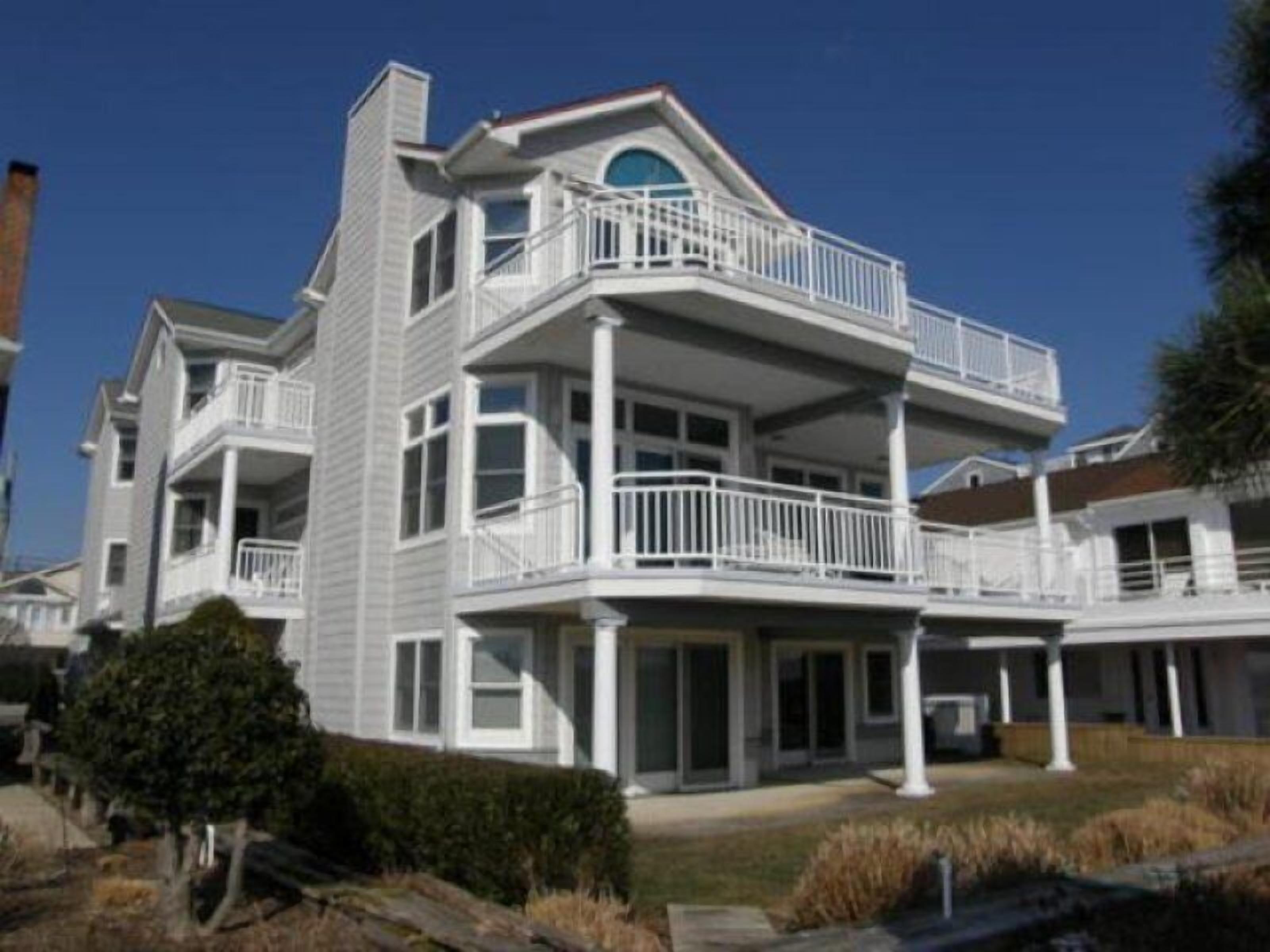 Wireless Internet, TV, Cable, Central A/C, Deck, Parking and More!