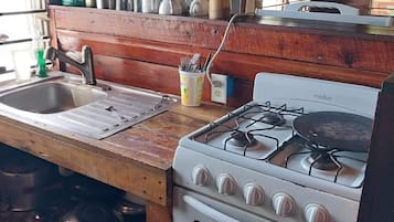 Geladeira, fogão, cooktop, cafeteira/chaleira