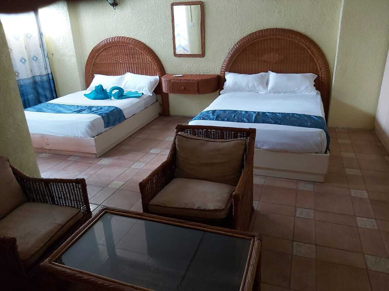 Schreibtisch, laptopgeeigneter Arbeitsplatz, Bügeleisen/Bügelbrett