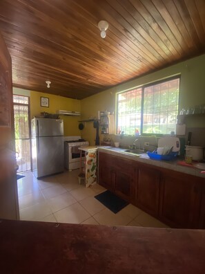 Microwave, oven, coffee/tea maker, electric kettle - Manigua House (Nicoya)