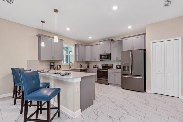 Frigorifero, microonde, forno, lavastoviglie