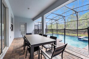 A heated pool - EV_2707 - 6 Bed 5 Bath Villa with Screened-In Private Pool with Spa, Games Room (Kissimmee)