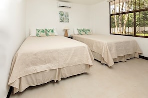 6 bedrooms, iron/ironing board, WiFi, bed sheets