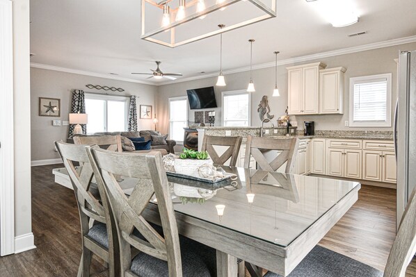 Dining - Completely renovated 3 bedroom, 2.5 bath house across the street from ocean (Garden City Beach)