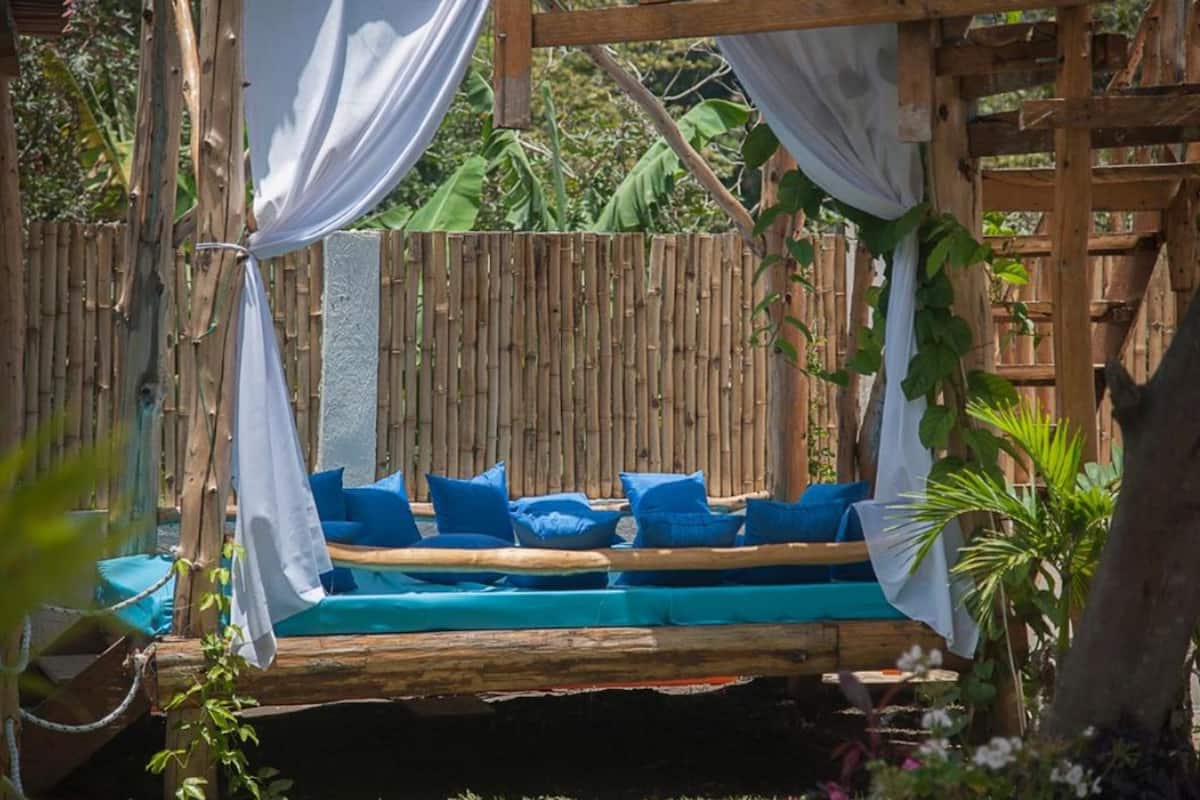 Dormitorio compartido, dormitorio mixto | Vistas al jardín