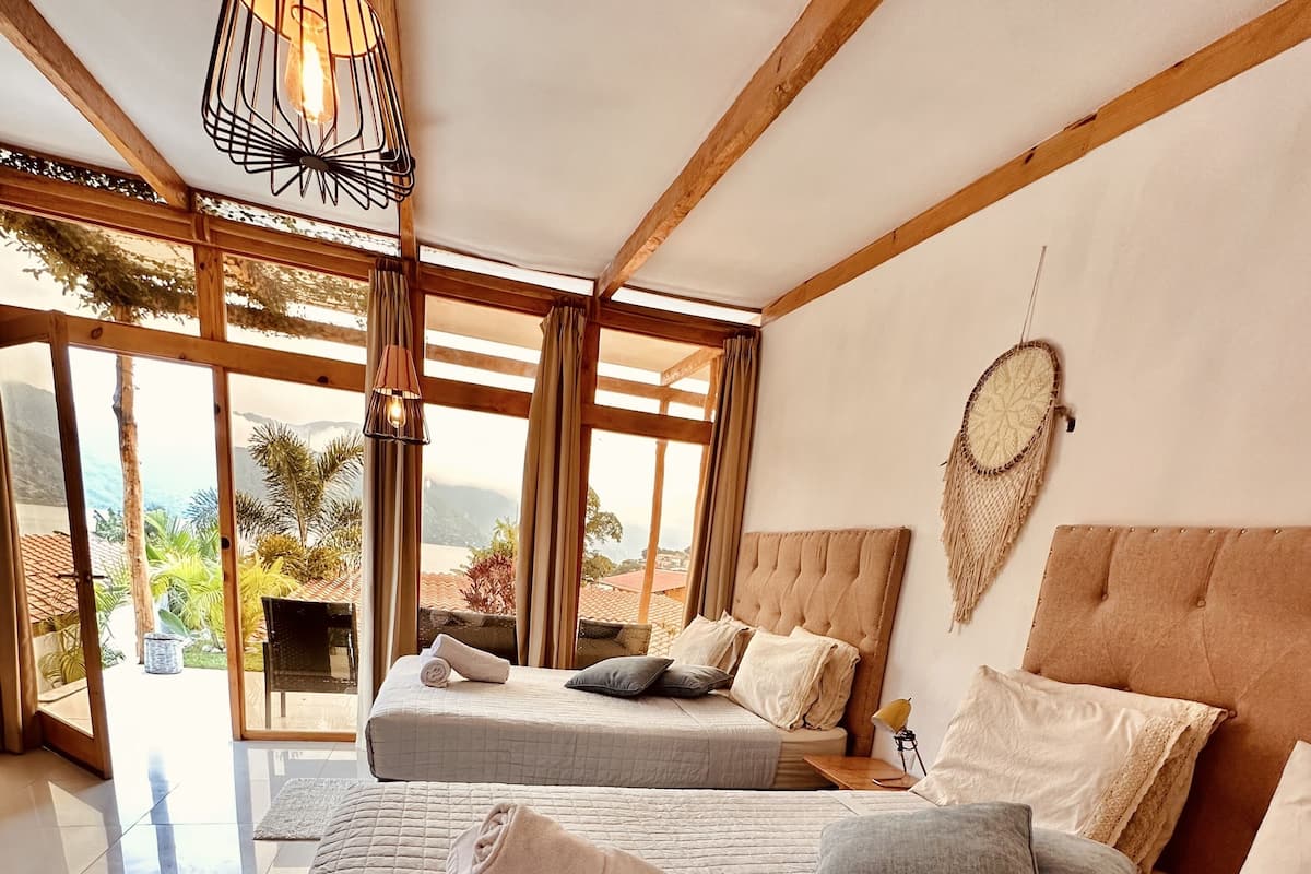 Habitación cuádruple | Wifi gratis y ropa de cama