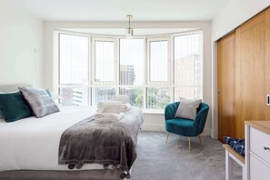 2 bedrooms, iron/ironing board, WiFi, bed sheets - Tally Ho -Parking and Wi-Fi included (Poole)