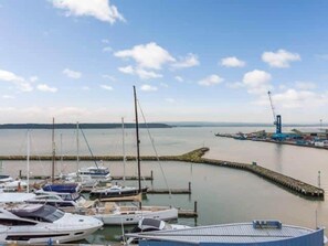 Marina - Tally Ho -Parking and Wi-Fi included (Poole)