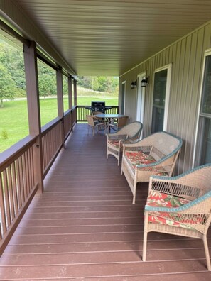 Outdoor dining - Beautiful Cabin 1 Mile from the Boat Launch and Close to Many Others! (James Creek)