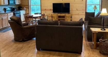 Beautiful Cabin 1 Mile from the Boat Launch and Close to Many Others!