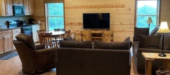 Beautiful Cabin 1 Mile from the Boat Launch and Close to Many Others!