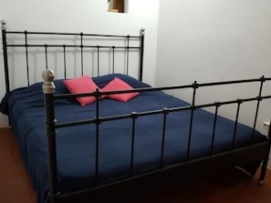1 bedroom, iron/ironing board, free WiFi, bed sheets - House 40m² large organic garden 200m Calvi beach (Calvi)