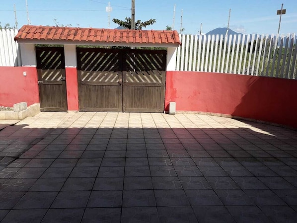 المنطقة المحيطة بالمنشأة