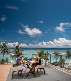 Outdoor dining - Seasalter Maldives (Hulhumalé)