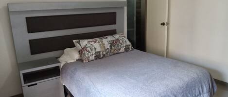 3 dormitorios, tabla de planchar con plancha, wifi y ropa de cama