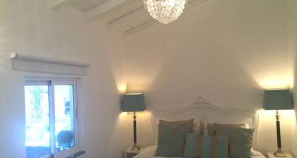2 BDR APARTMENT 10 MINUTES WALK FROM THE BEACH