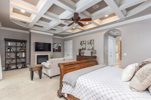 5 bedrooms, iron/ironing board, WiFi, bed sheets