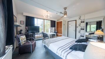 6 habitaciones, tabla de planchar con plancha y cuna de viaje