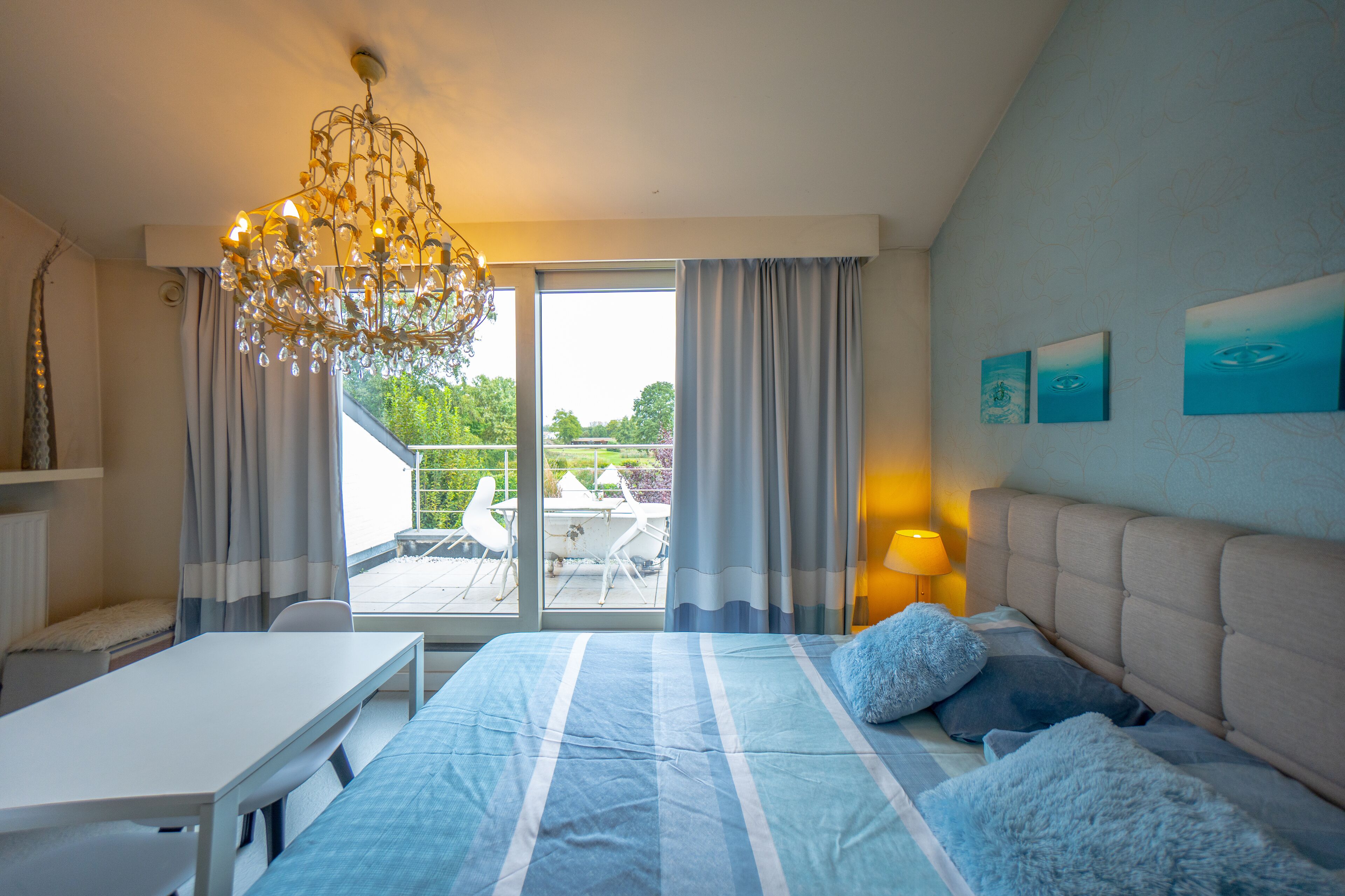 6 bedrooms, iron/ironing board, travel cot, free WiFi