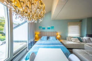 6 bedrooms, iron/ironing board, travel cot, free WiFi - De Witte Merel holiday villa with glamping and wellness. (Paal/ Beringen)