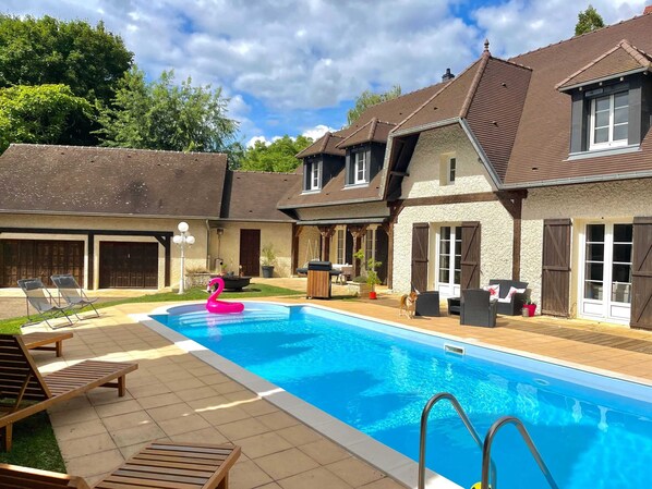 Pool - Homerez - House in Liffol-le-Grand (Liffol-le-Grand)