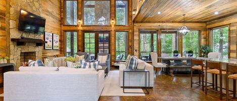 Fernseher, Kamin, Videospiele, Tischfußball