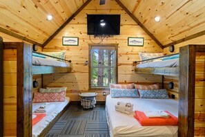 Desk, iron/ironing board, WiFi, bed sheets - Sparrows Nest|4Bd|Hot Tub|Playset (Broken Bow)