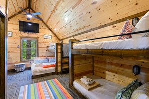 4 bedrooms, desk, iron/ironing board, WiFi - Sparrows Nest|4Bd|Hot Tub|Playset (Broken Bow)