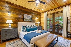 4 bedrooms, desk, iron/ironing board, WiFi