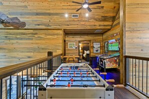 Games room - Sparrows Nest|4Bd|Hot Tub|Playset (Broken Bow)