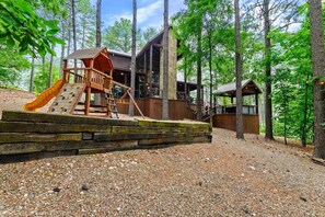 Children’s area - Sparrows Nest|4Bd|Hot Tub|Playset (Broken Bow)