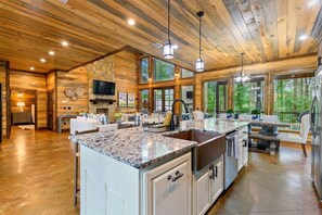 Interior - Sparrows Nest|4Bd|Hot Tub|Playset (Broken Bow)