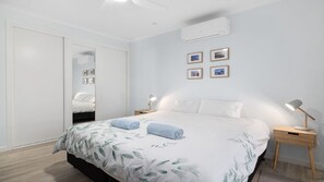 2 chambres, fer et planche à repasser, draps fournis