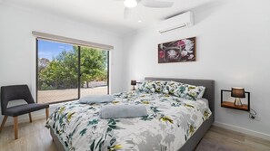 2 slaapkamers, een strijkplank/strijkijzer, beddengoed