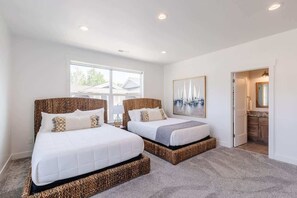7 bedrooms, WiFi, bed sheets - Ohana Kai #20 - Private Home on the Water (Garden City)