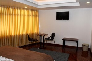 Free minibar, desk, laptop workspace, free WiFi