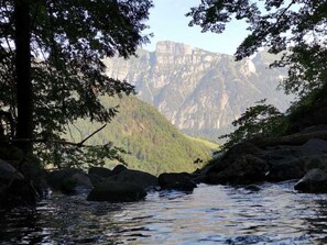 Luokittelematon kuva, 3 kautta 51, painike