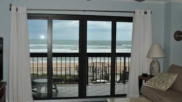 Smart TV, videogames, DVD player, livros