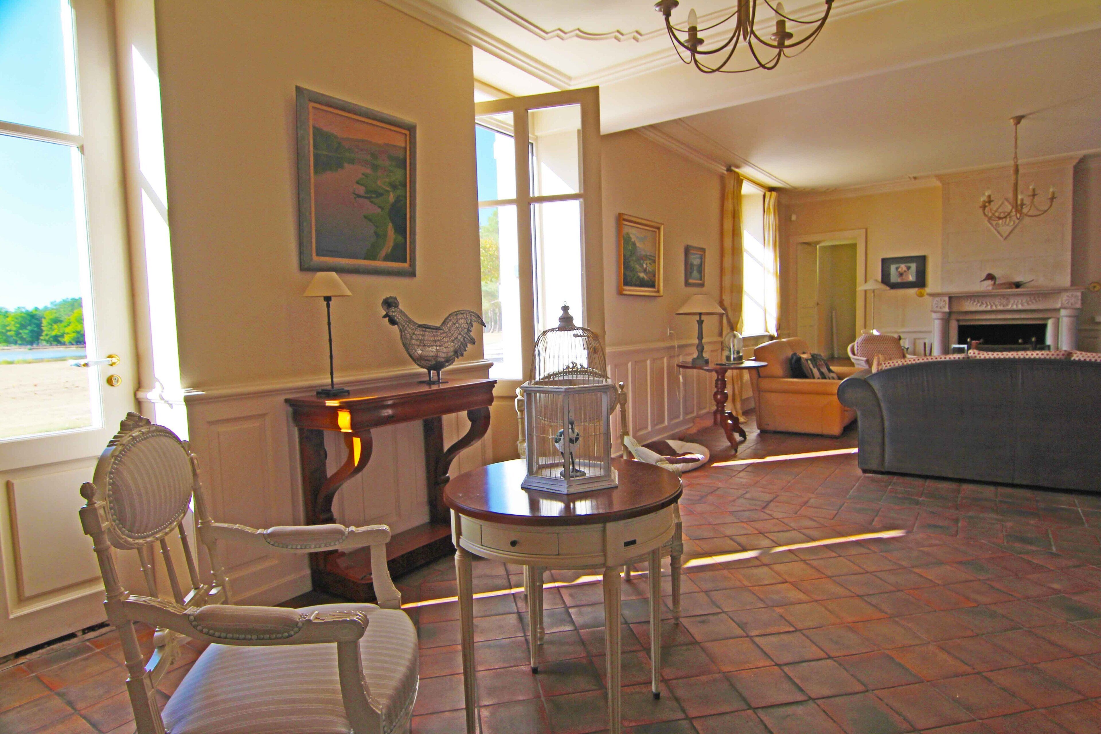 電視、壁爐、電子遊戲、影像庫