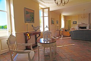 Fernseher, Kamin, Videospiele, Videothek