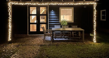 Unique cottage at the lake IJSSELMEER