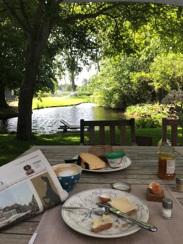 Unique cottage at the lake IJSSELMEER