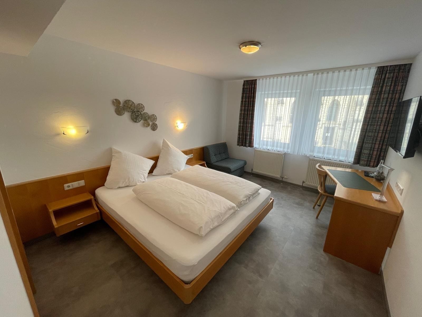 防过敏的被褥、办公桌、遮光窗帘、隔音