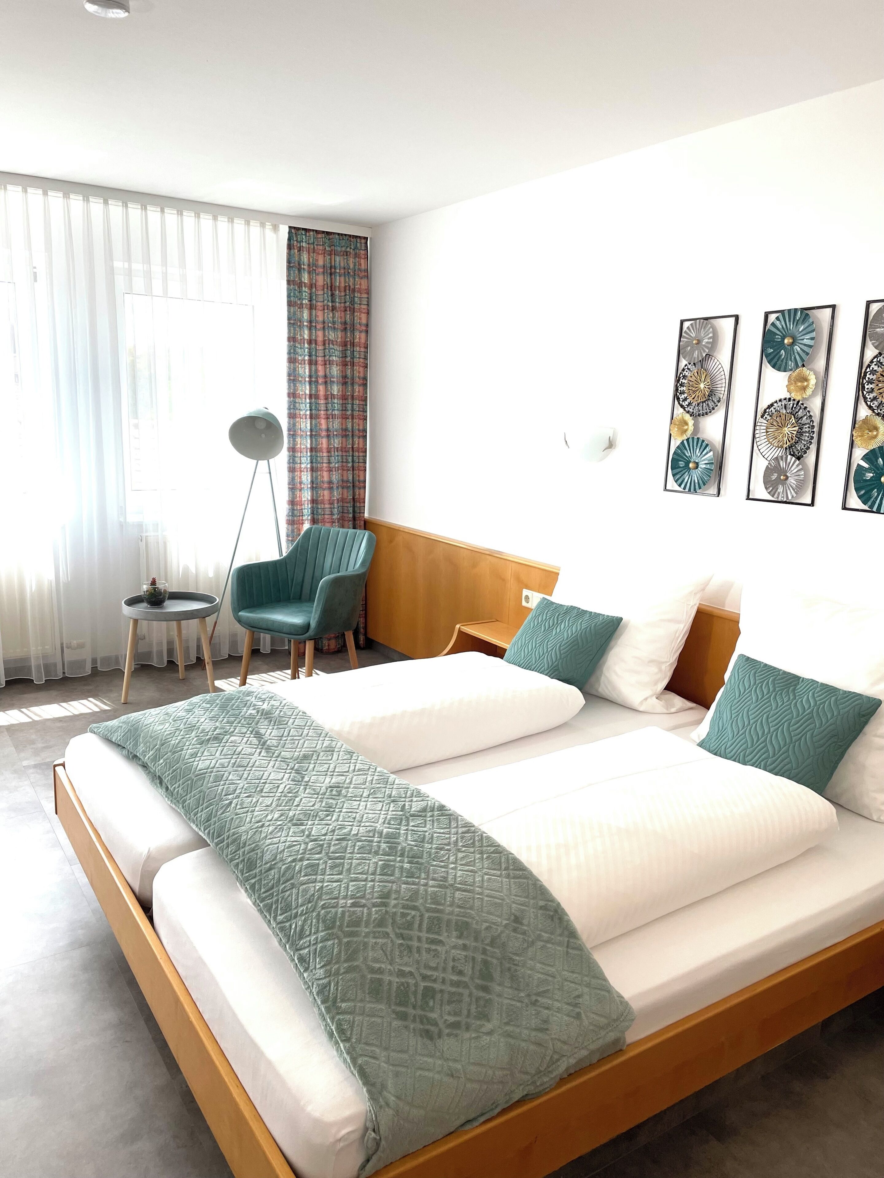 尊荣双人房 | 防过敏的被褥、办公桌、遮光窗帘、隔音