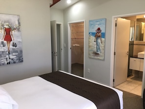 In-room safe, iron/ironing board, free WiFi, bed sheets - Bay of Islands Gateway Motel (Paihia)