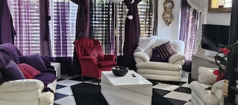 Bohemian Beach Bliss  1 mins walk to the  beach and 3 mins  to Sema4 shops!