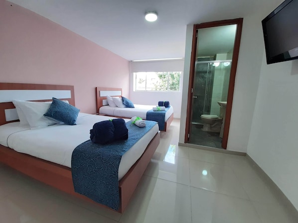 Premium bedding, down comforters, Select Comfort beds, minibar - Hotel Victoria 26 (Bogotá)