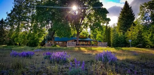 HISTORIC RUSHING WATER LODGE on the rogue river was built in 1910