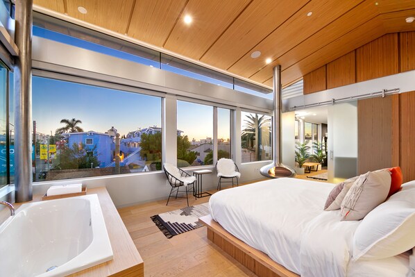 3 bedrooms, iron/ironing board, free WiFi, bed sheets - Alberta Beach Loft - Modern Home with Rooftop & Spa (Los Angeles)