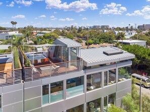 Property grounds - Alberta Beach Loft - Modern Home with Rooftop & Spa (Los Angeles)